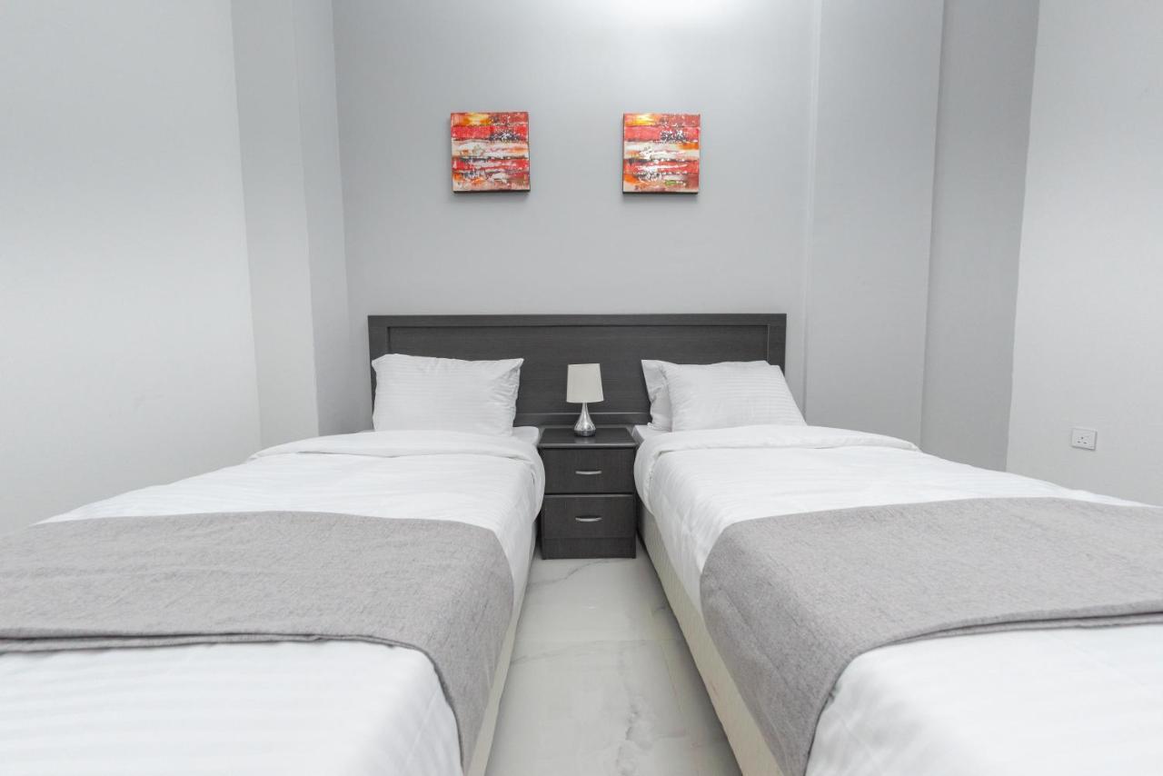 Al Sqlawi Hotel Apartment Ras al Hadd Exteriör bild